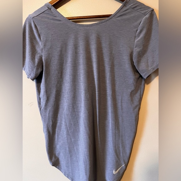 Twist open back Nike top size xs - Picture 3 of 4
